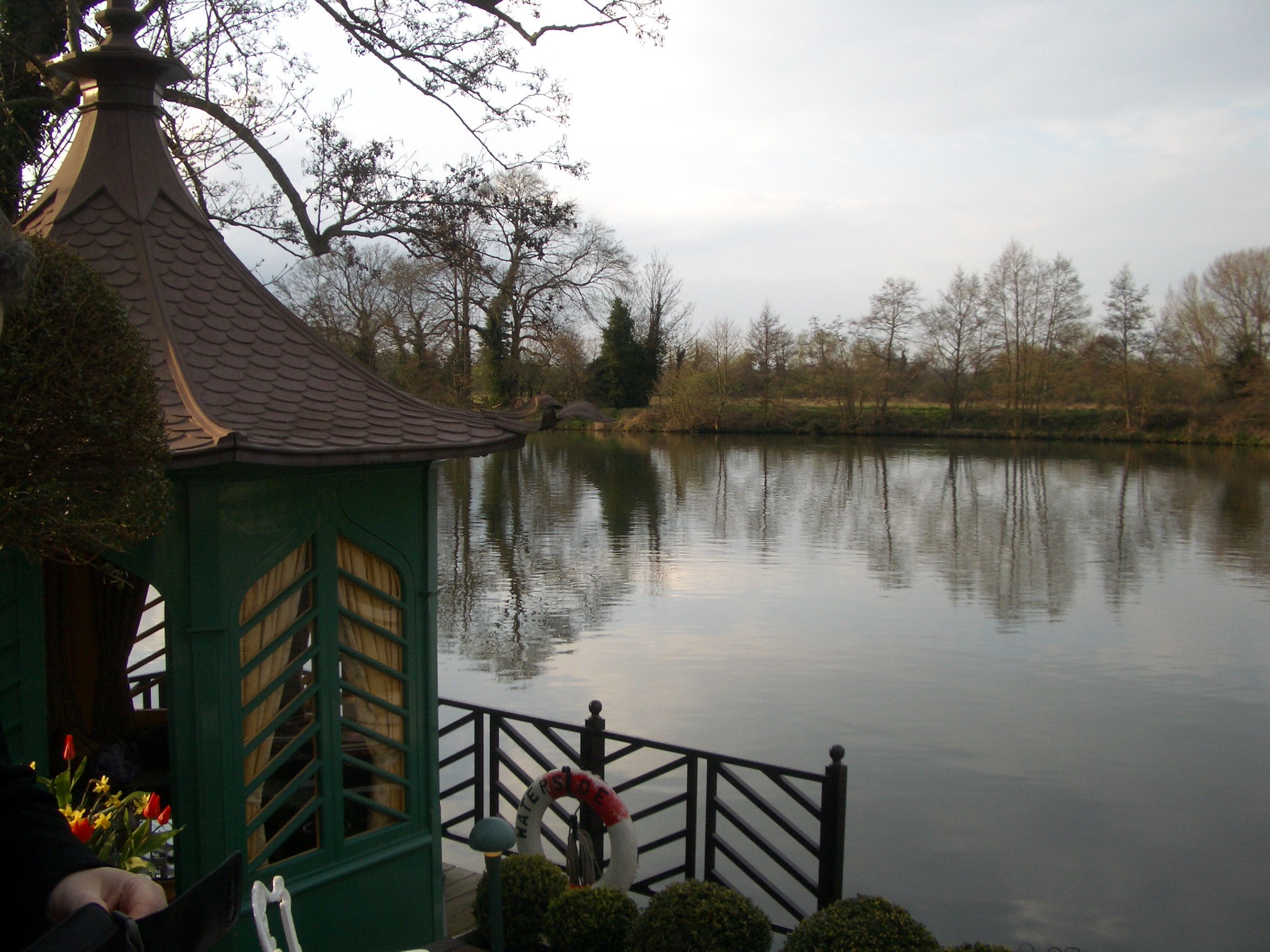 the-waterside-inn-old-fashioned-comfort-no-expert-but-i-know-what
